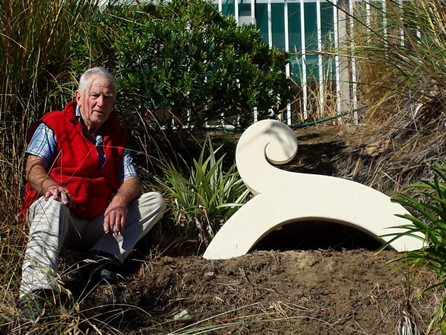 Allen Harnett pictured with the sculpture – Whekiponga – Te ara tū heke.