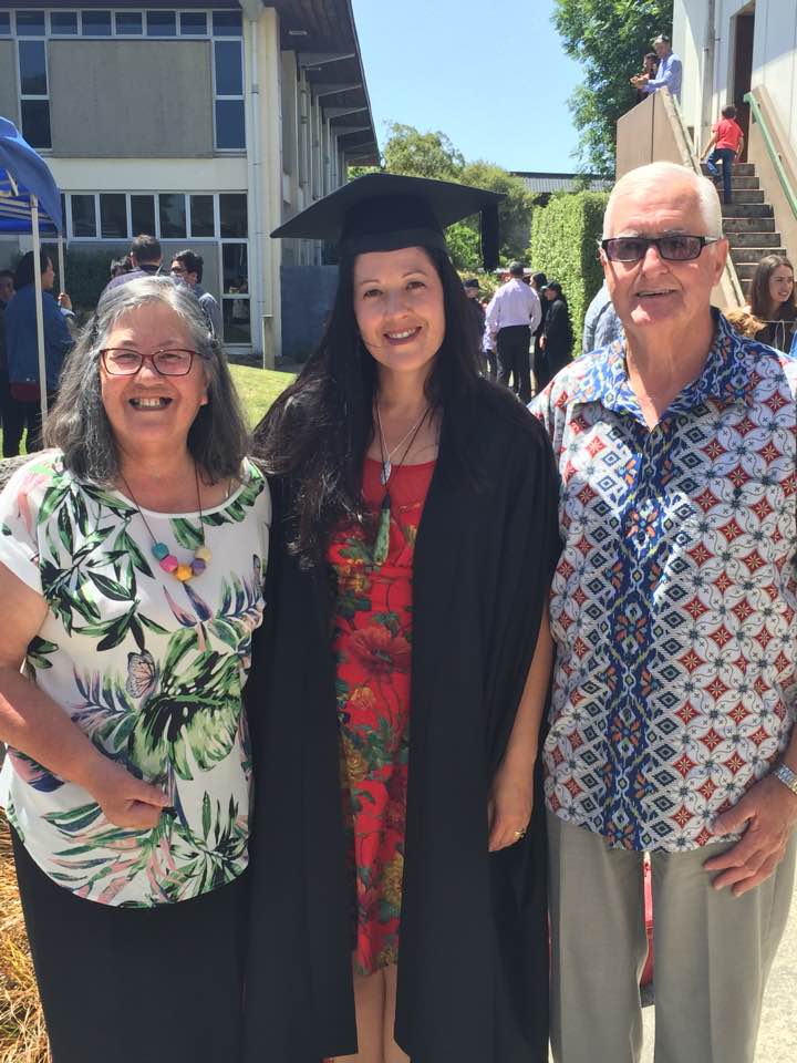 Janina at Māori Graduation 2016 with her parents Ron and Elaine Dell.