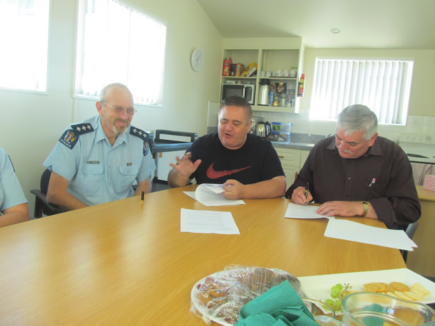 Inspector John Canning and Poutini rūnanga chairs, Francois Tumahai and Paul Madgwick, sign the reviewed Memorandum of Agreement between NZ Police and the rūnanga.