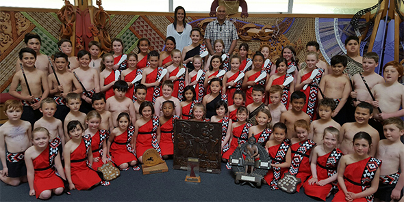 Te Kura o Motupohue teina and tuakana rōpū with kaiako and their trophies.