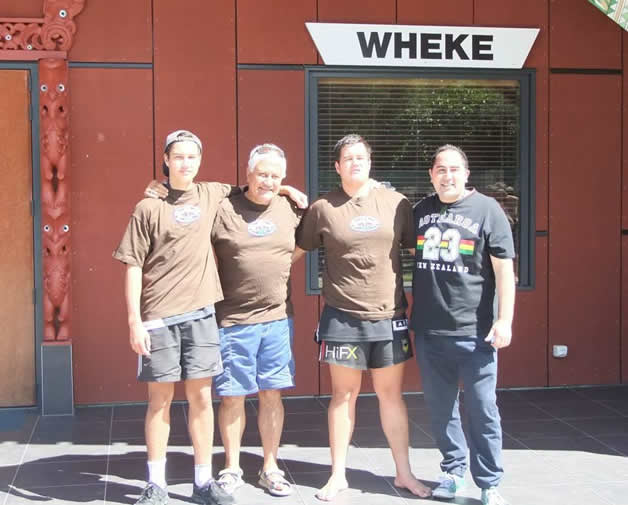 Third placegetters, whānau Korako – James, Tutehounuku, Nicholas with Brett Lee.