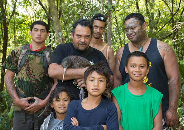 Whānau of the Omataroa Kiwi Project.